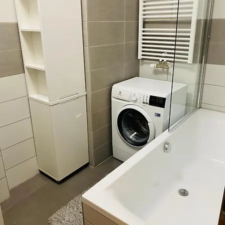 Marina Garden Apartment *